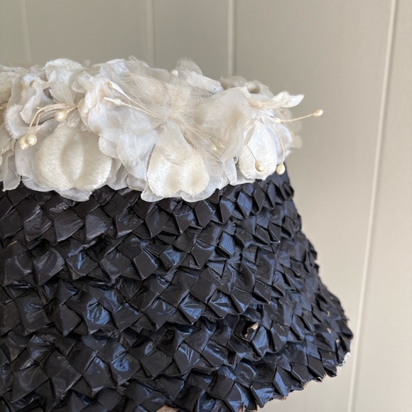Vintage 1960's Black and Cream Flowers Woven Hat - Picture 3 of 6